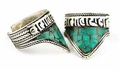 Bague tibétaine pierre bleue traingulaire FINI -40%